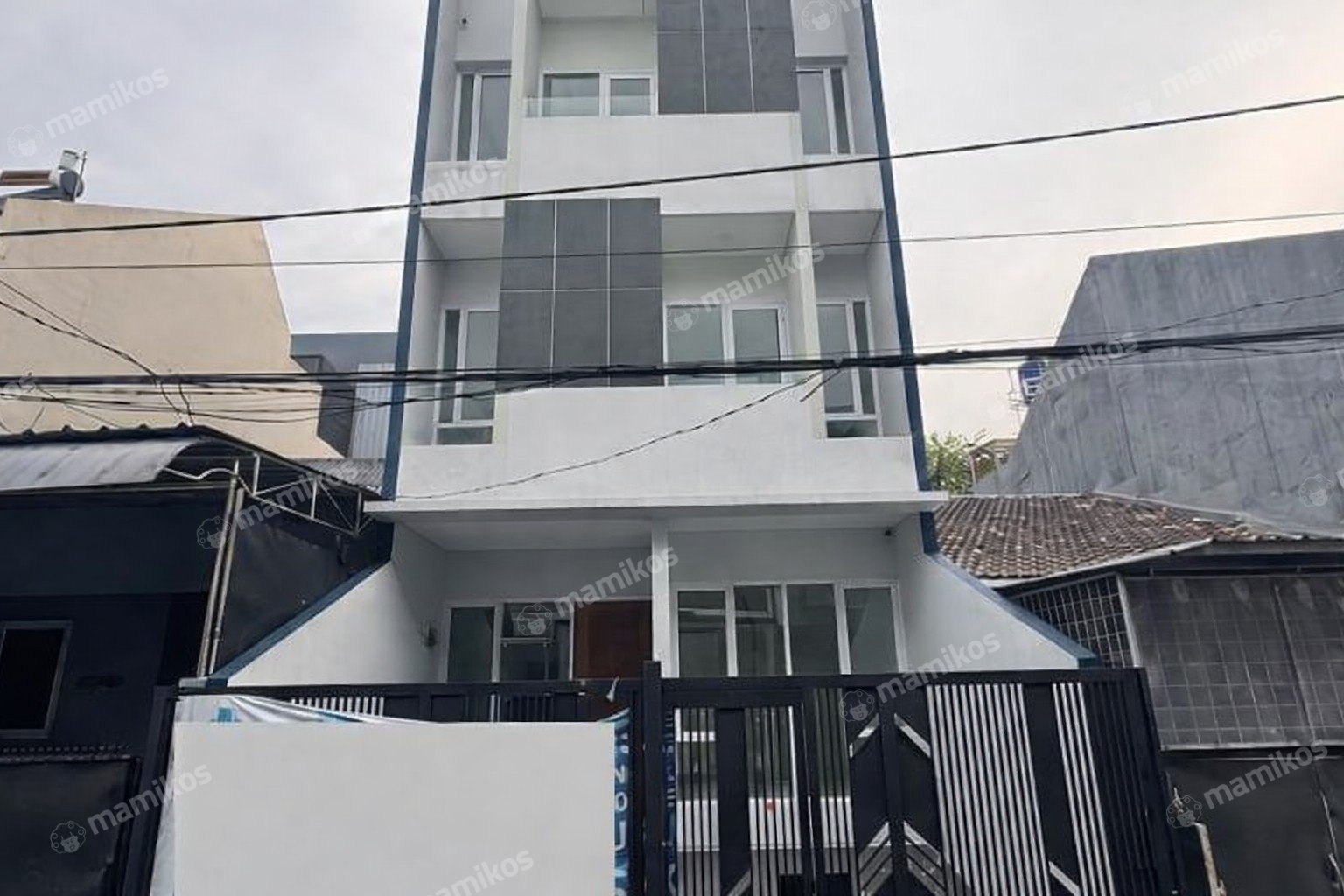 Rumah 4 Kamar Tidur 4 Kamar Mandi 3 Lantai Kelapa Gading Jakarta Utara