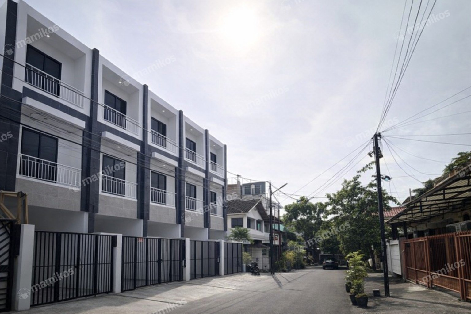 Rumah Sertifikat SHM 5 Kamar Tidur 4 Kamar Mandi Tanjung Duren Jakarta Barat