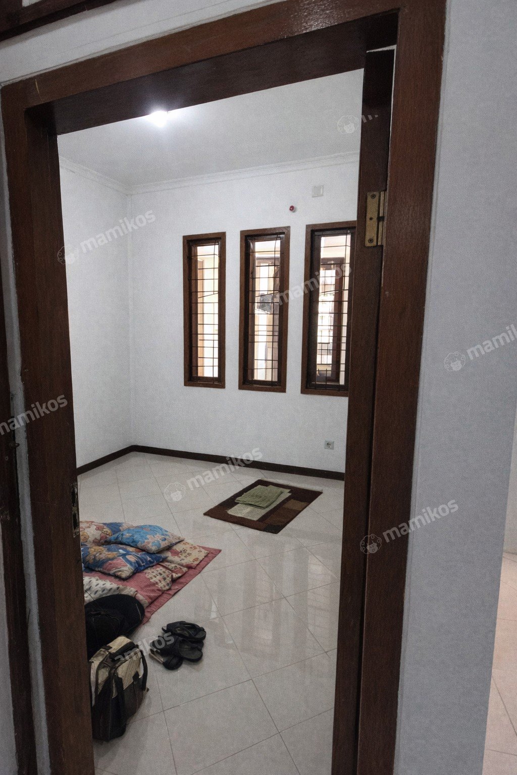 Rumah Sertifikat SHM 4 Kamar Tidur 3 Kamar Mandi Tomang Jakarta Barat - Photo 3
