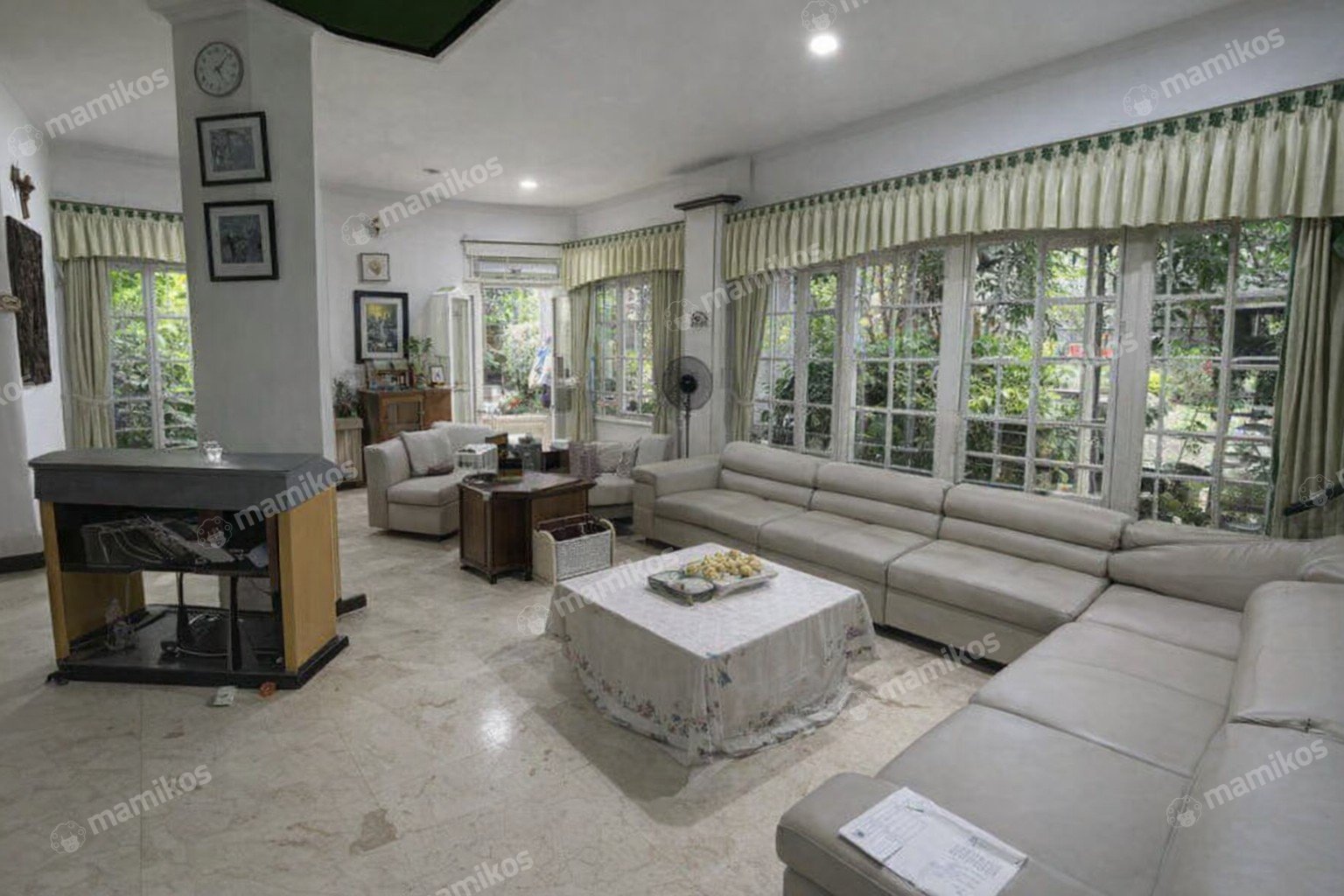 Rumah Sertifikat SHM 5 Kamar Tidur 4 Kamar Mandi Puri Indah Jakarta Barat