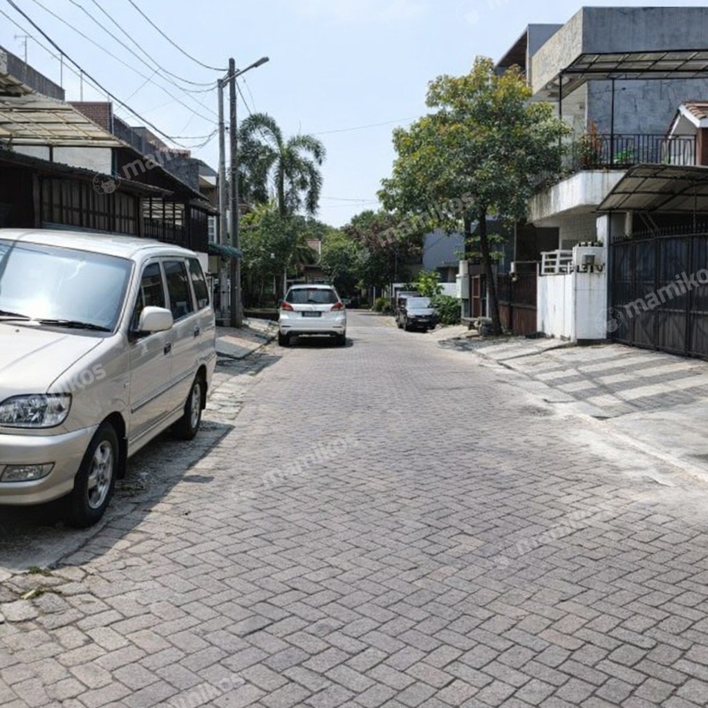 Rumah Sertifikat SHM 4 Kamar Tidur 3 Kamar Mandi Taman Palem Jakarta Barat - Photo 2