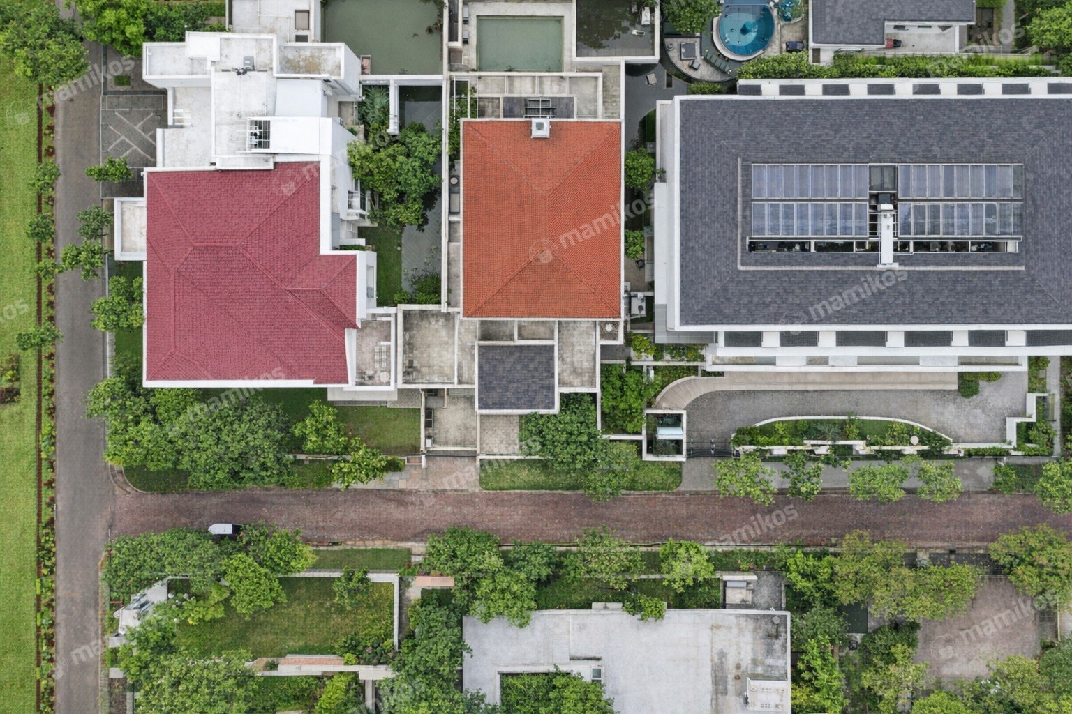 Rumah Sertifikat SHM 4 Kamar Tidur 5 Kamar Mandi Intercon Jakarta Barat - Photo 2