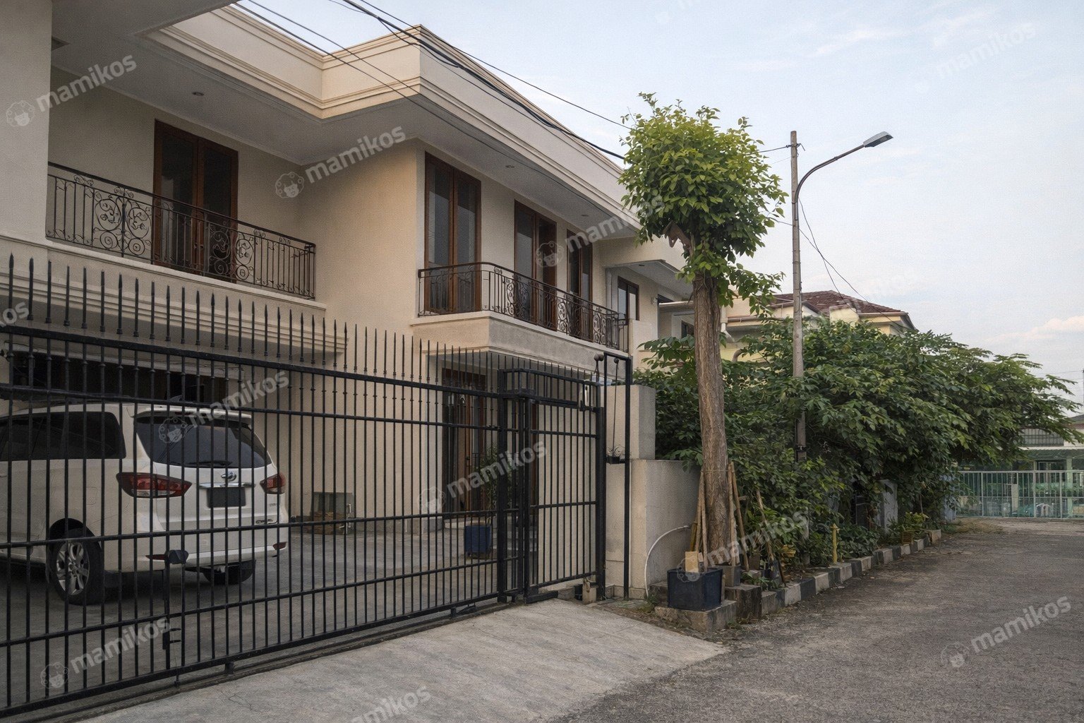 Rumah Sertifikat HGB 7 Kamar Tidur 6 Kamar Mandi Green garden Jakarta Barat - Photo 2