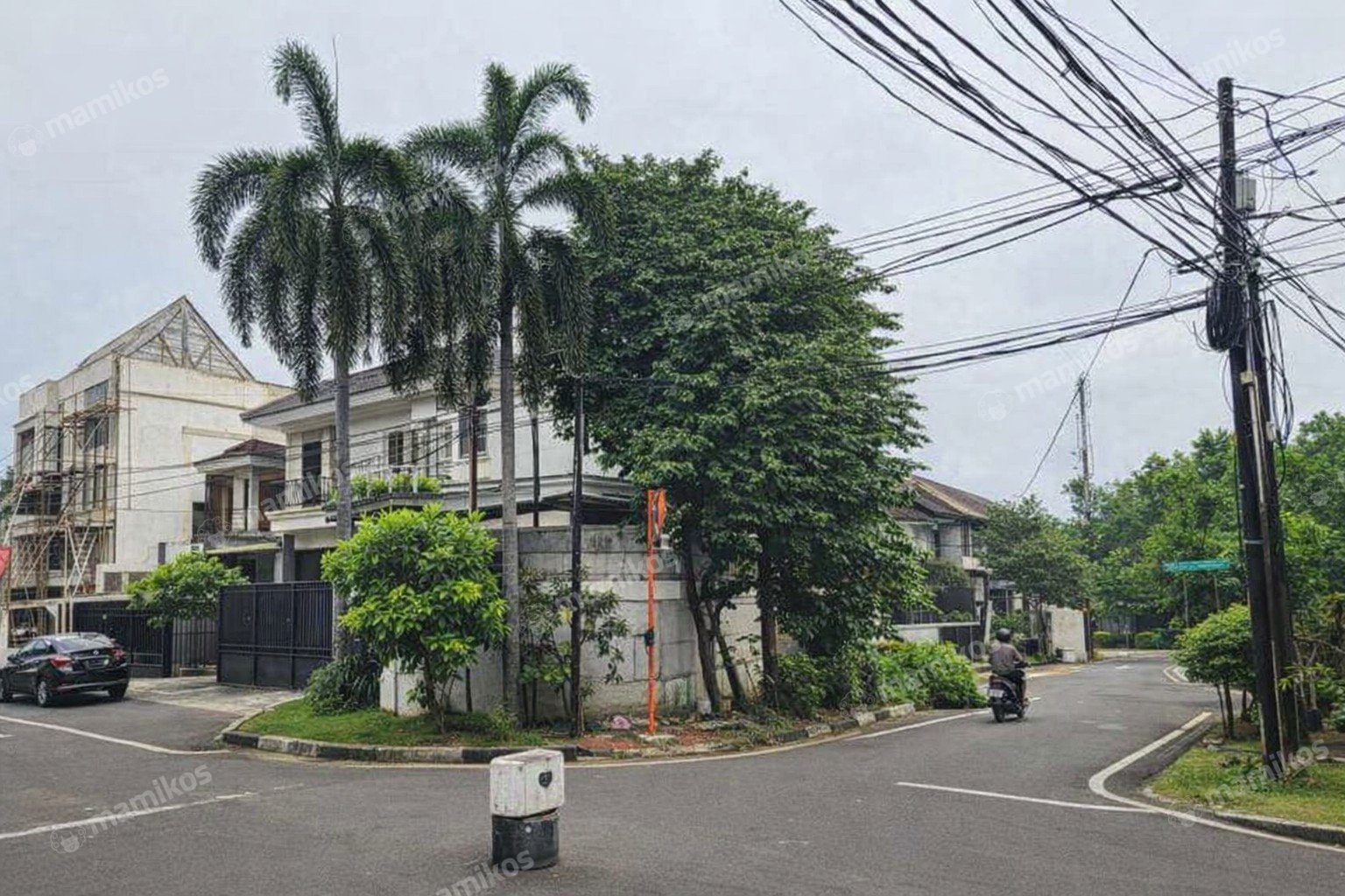 Rumah Sertifikat SHM 8 Kamar Tidur 3 Kamar Mandi Pondok Indah Jakarta Selatan - Photo 2