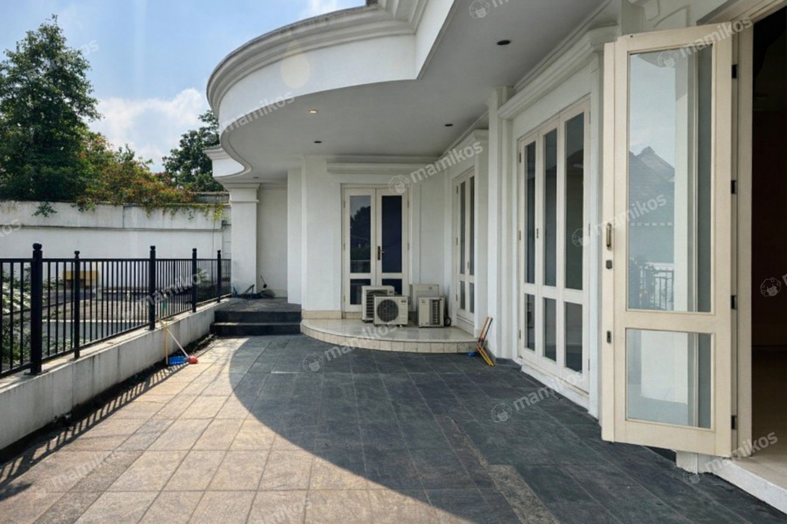 Rumah Sertifikat SHM 6 Kamar Tidur 6 Kamar Mandi Kebayoran Baru Jakarta Selatan