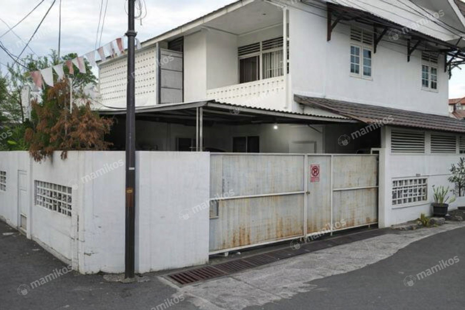 Rumah 5 Kamar Tidur 3 Kamar Mandi 2 Lantai Meruya Jakarta Barat