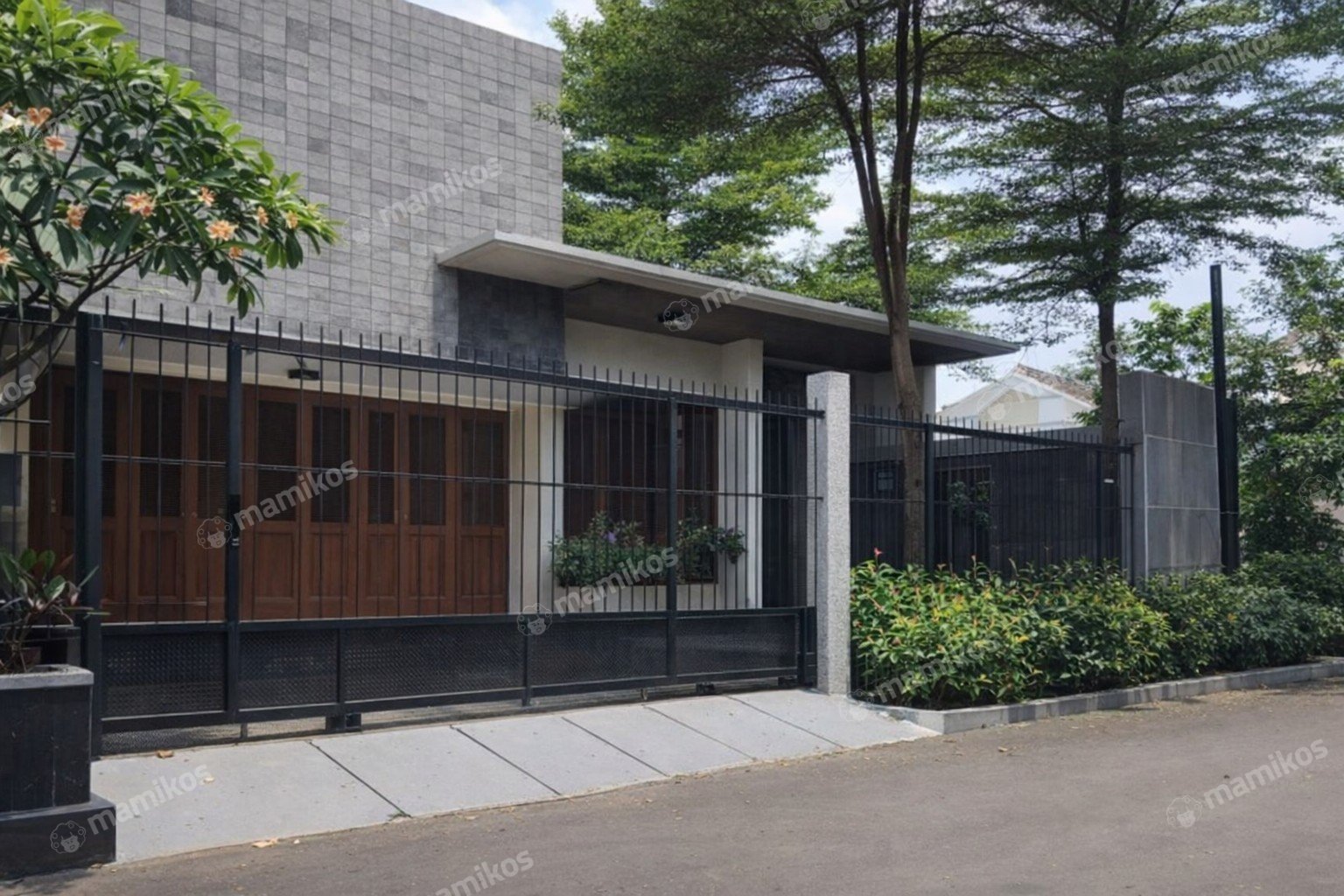 Rumah Sertifikat SHM 4 Kamar Tidur 3 Kamar Mandi Kemang Jakarta Selatan