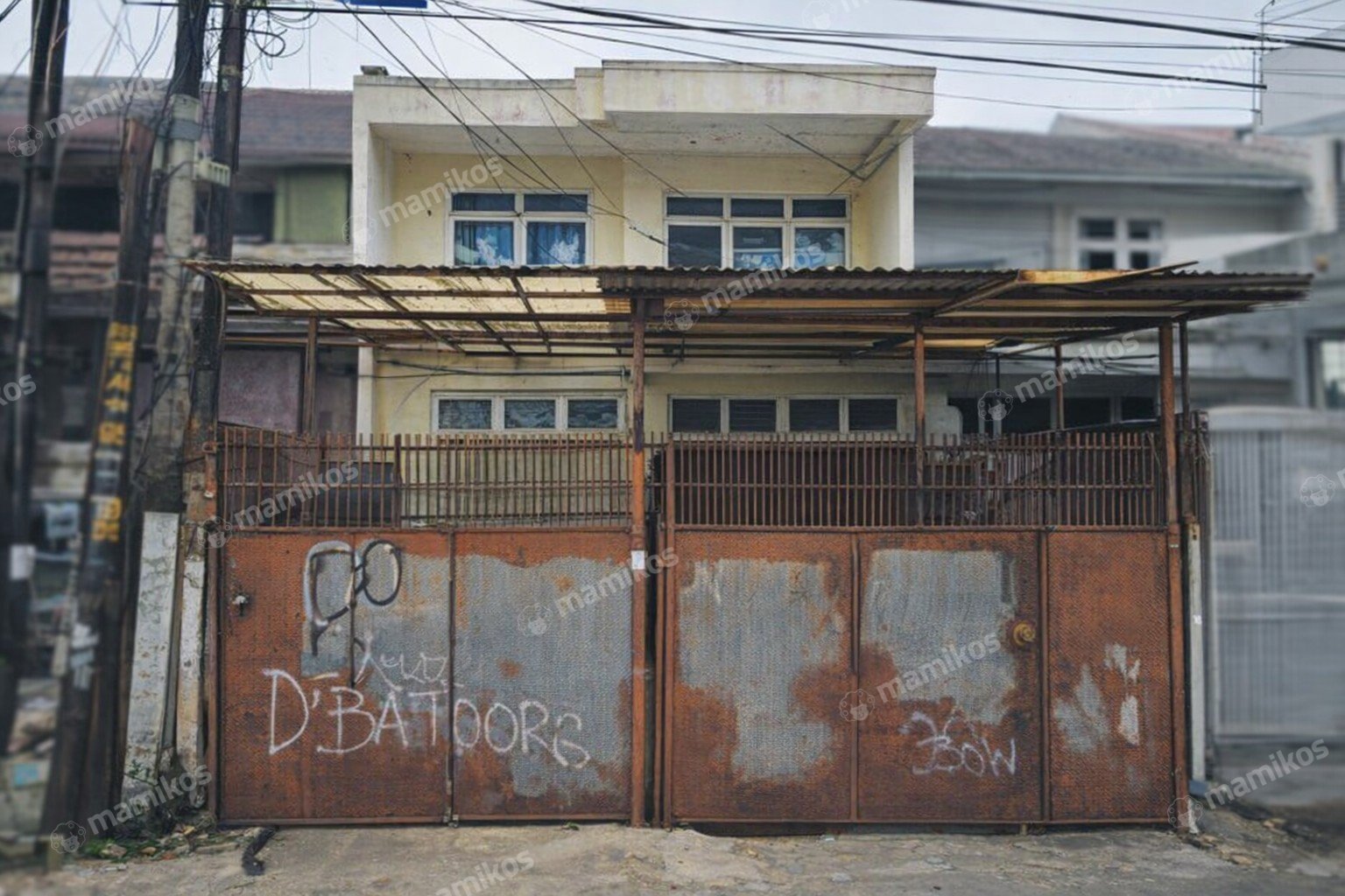 Rumah Sertifikat SHM 3 Kamar Tidur 3 Kamar Mandi Taman Ratu Jakarta Barat