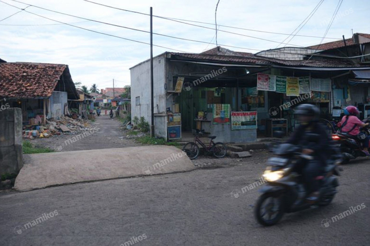 Rumah Sertifikat SHM 5 Kamar Tidur 5 Kamar Mandi Cengkareng Jakarta Barat - Photo 2