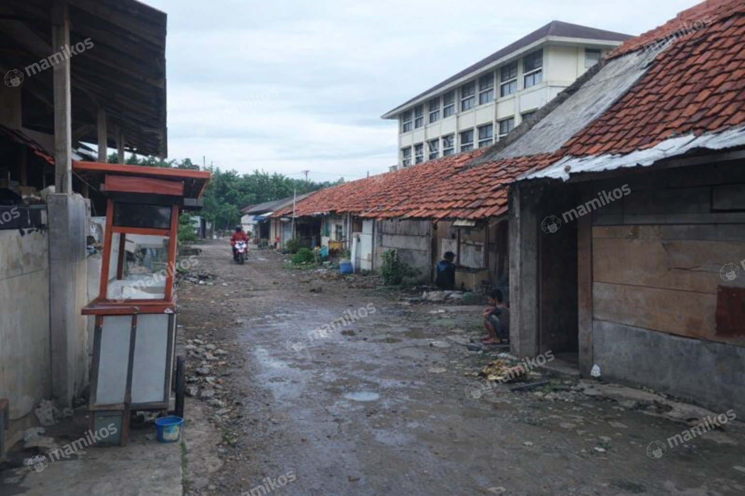 Rumah Sertifikat SHM 5 Kamar Tidur 5 Kamar Mandi Cengkareng Jakarta Barat - Photo 3
