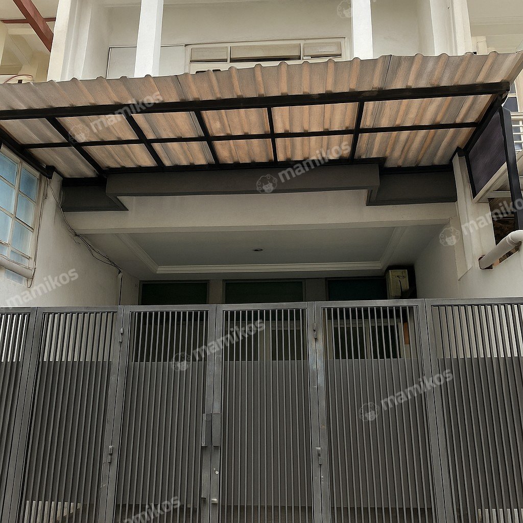 Rumah 4 Kamar Tidur 4 Kamar Mandi 3 Lantai Tomang Jakarta Barat