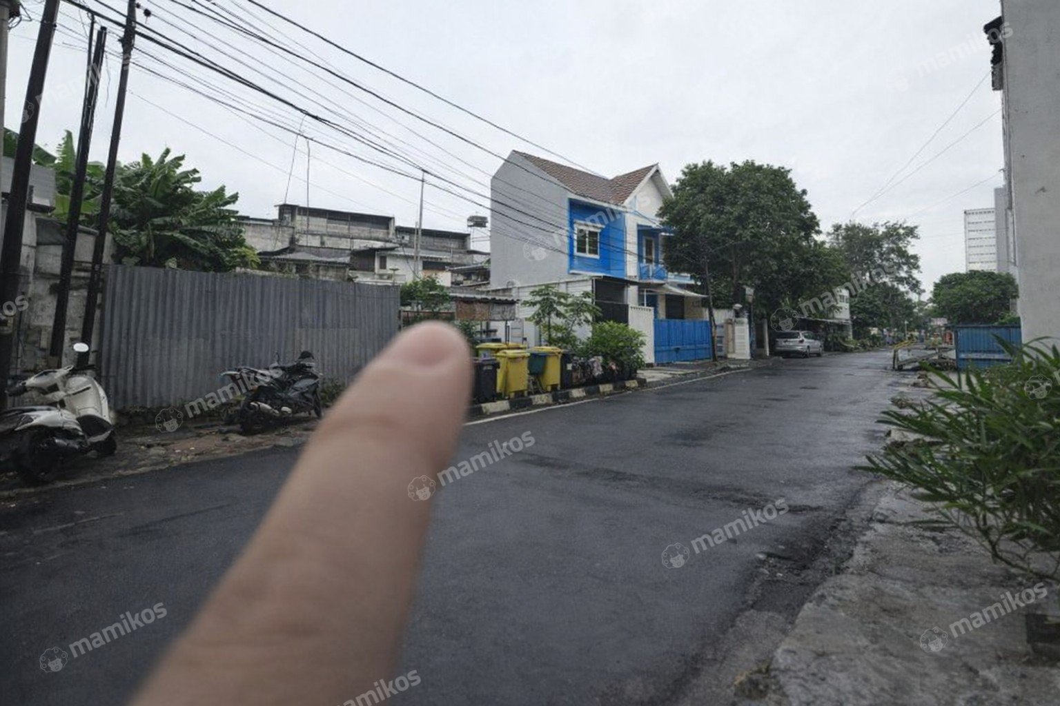 Rumah Sertifikat SHM 3 Kamar Tidur 3 Kamar Mandi Matraman Jakarta Timur - Photo 2