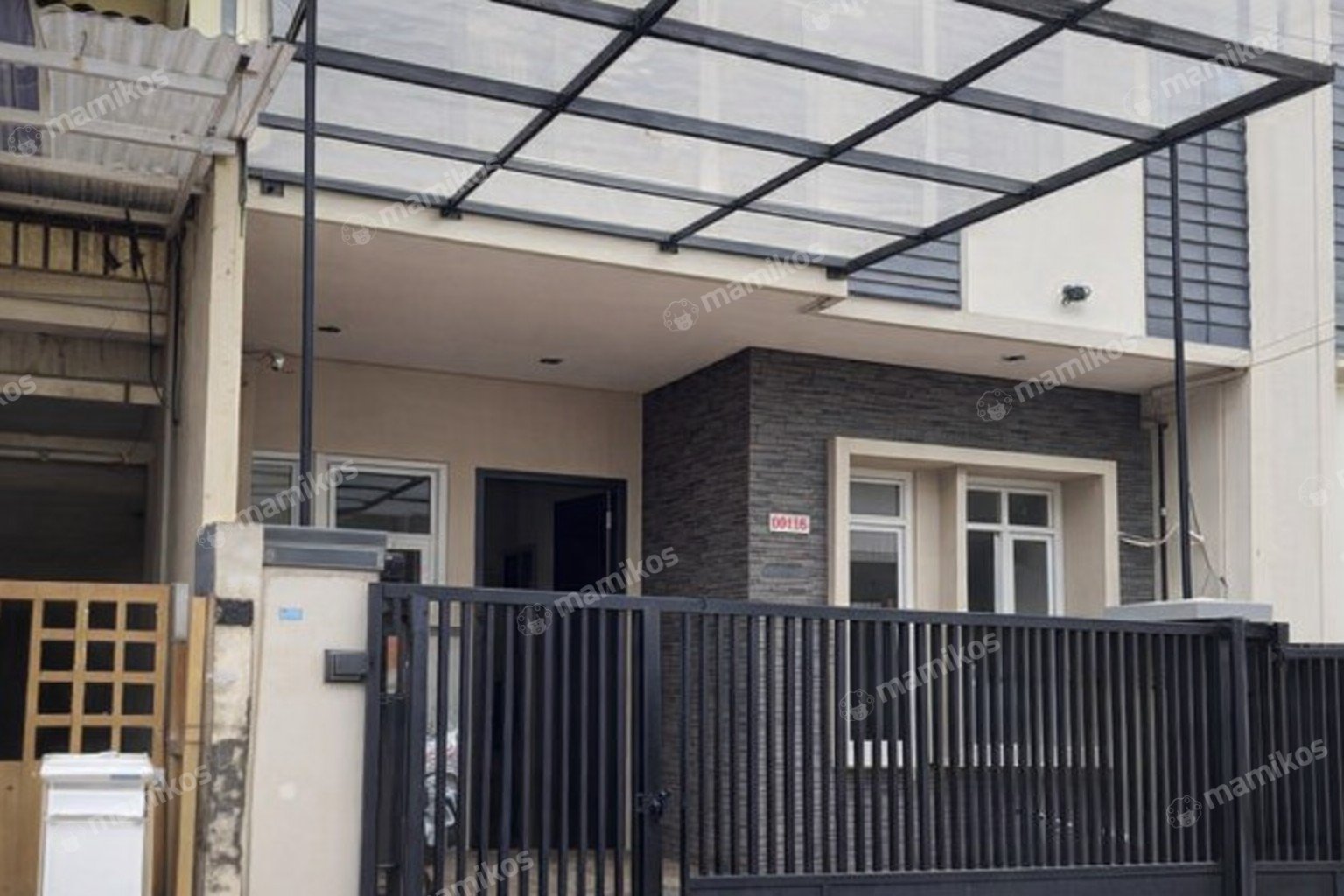 Rumah Sertifikat SHM 5 Kamar Tidur 3 Kamar Mandi Taman Ratu Jakarta Barat