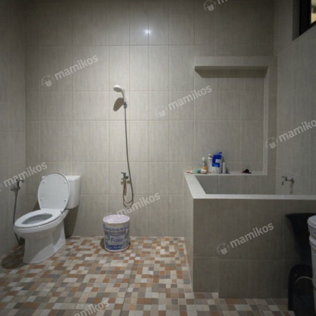 Rumah Sertifikat SHM 5 Kamar Tidur 3 Kamar Mandi Taman Ratu Jakarta Barat - Photo 2