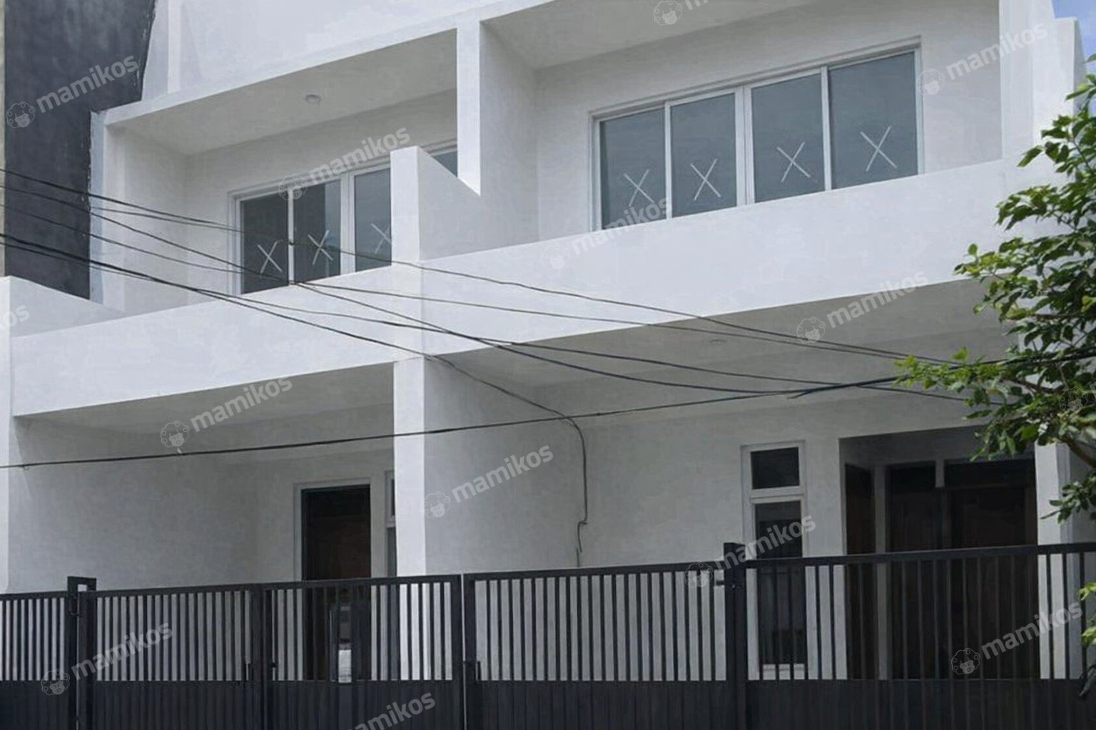 Rumah Sertifikat SHM 4 Kamar Tidur 4 Kamar Mandi Taman Ratu Jakarta Barat