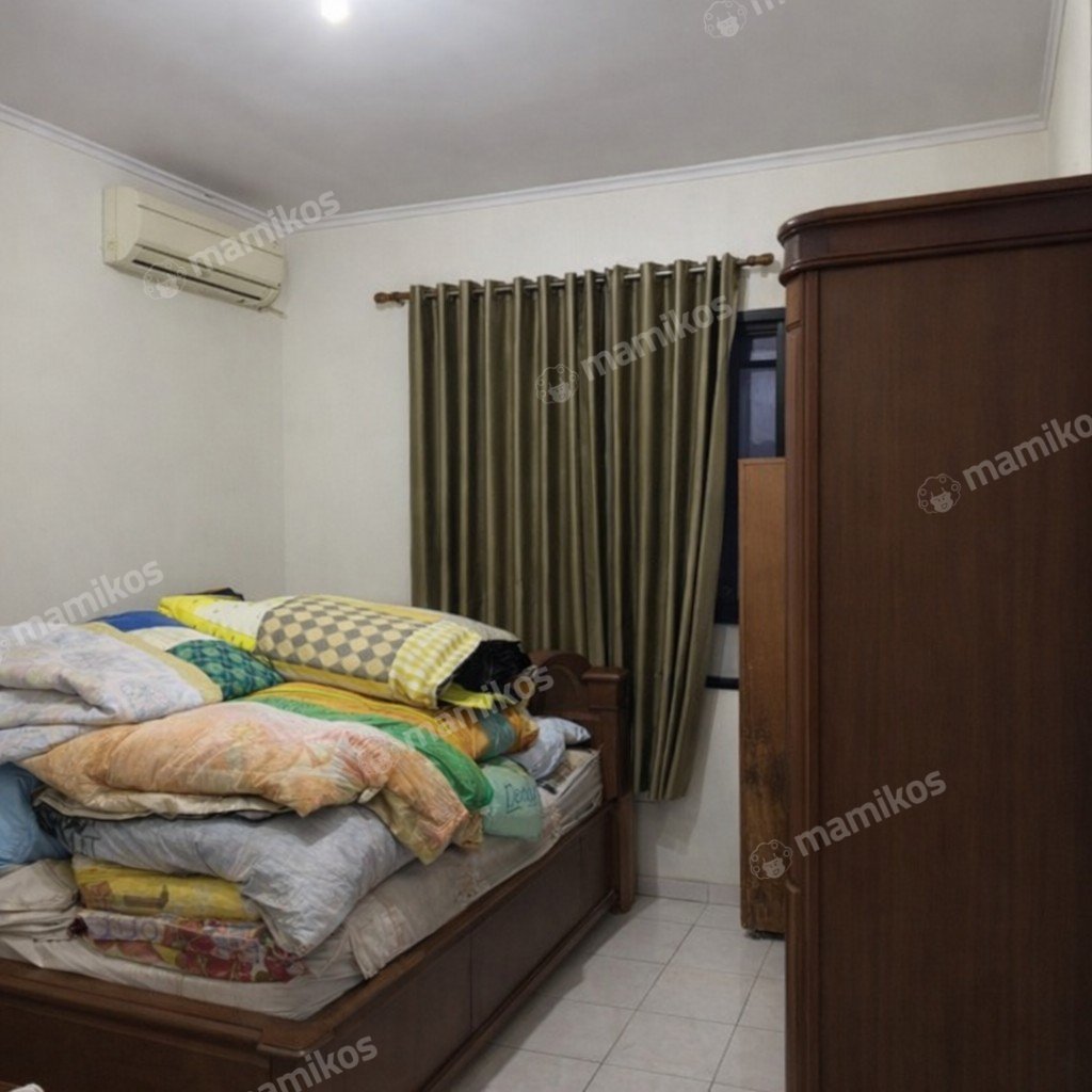 Rumah Sertifikat SHM 6 Kamar Tidur 6 Kamar Mandi Legenda Wisata Jakarta Timur - Photo 5