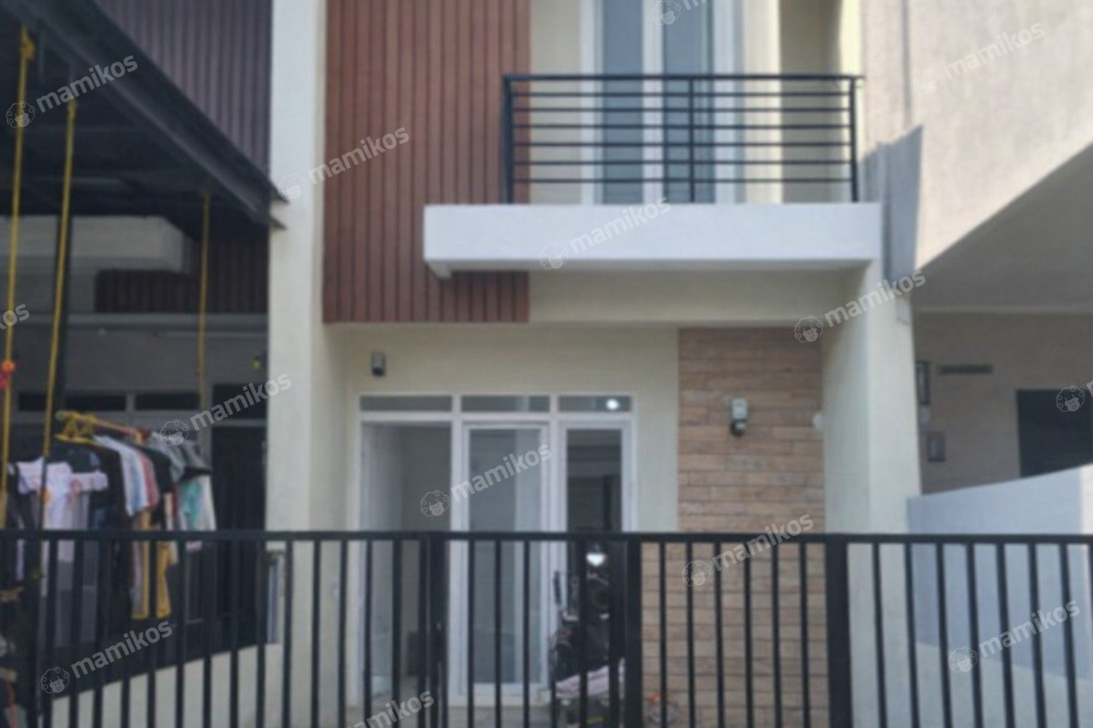 Rumah Sertifikat SHM 2 Kamar Tidur 2 Kamar Mandi Taman Palem Jakarta Barat