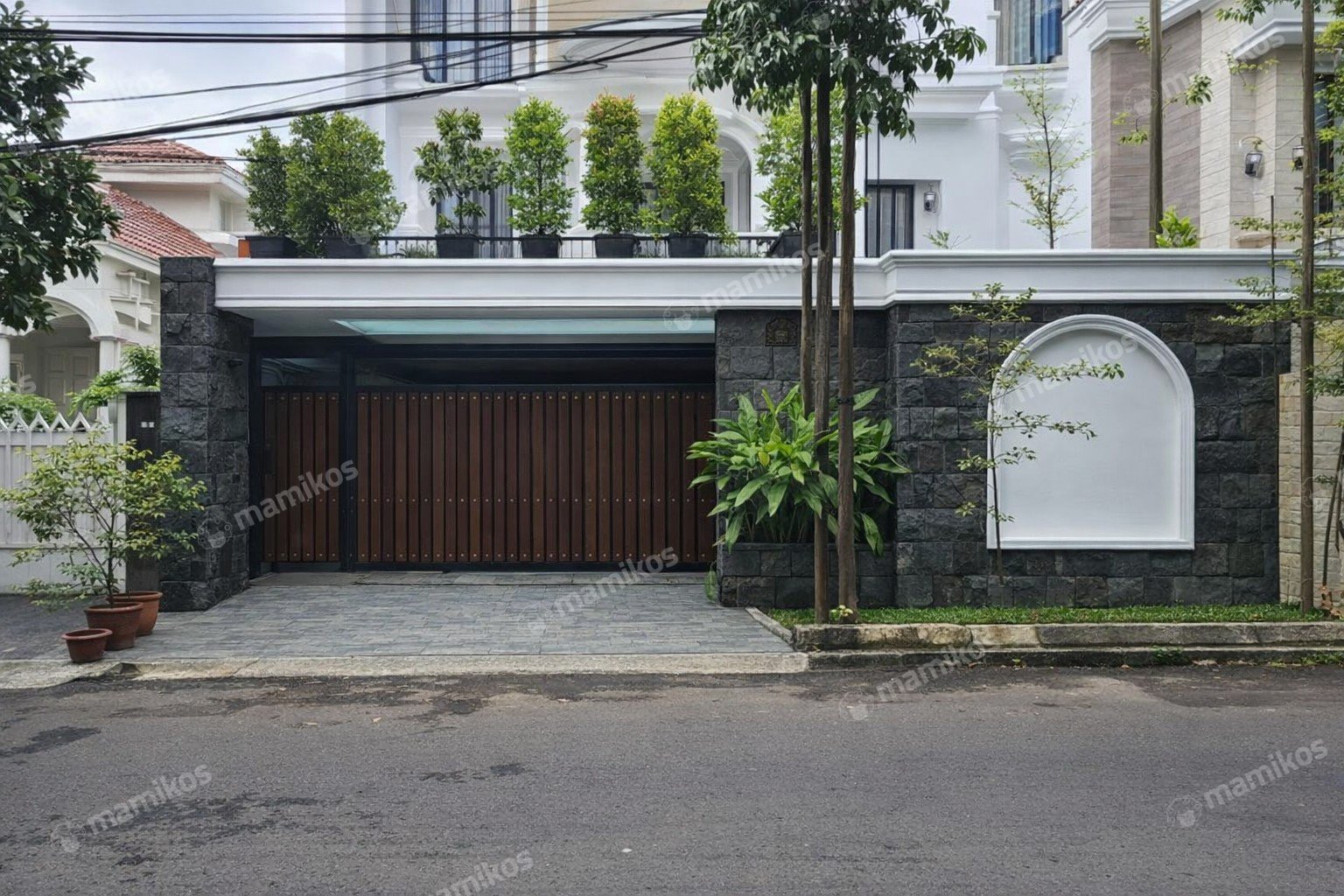Rumah Sertifikat SHM 5 Kamar Tidur 4 Kamar Mandi Cilandak Jakarta Selatan