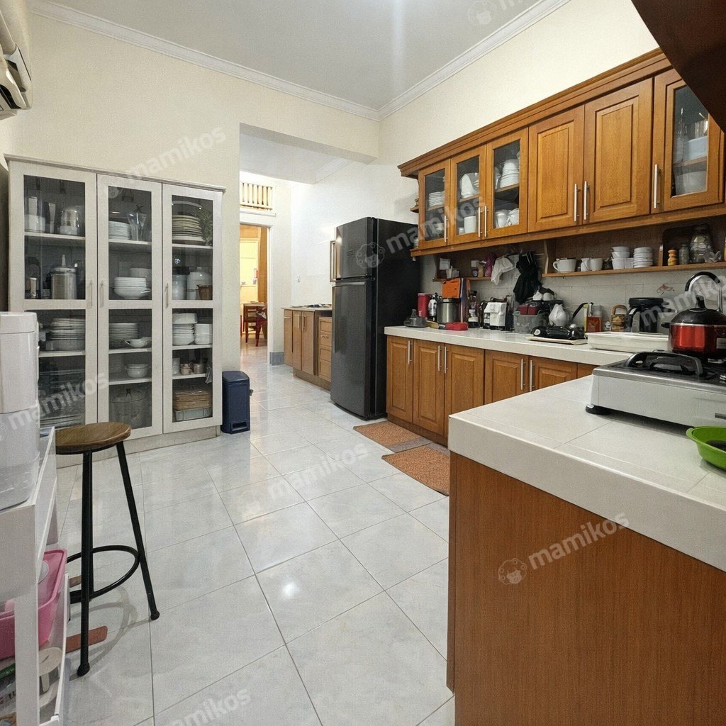 Rumah Sertifikat SHM 5 Kamar Tidur 3 Kamar Mandi Kota Wisata Jakarta Timur - Photo 3