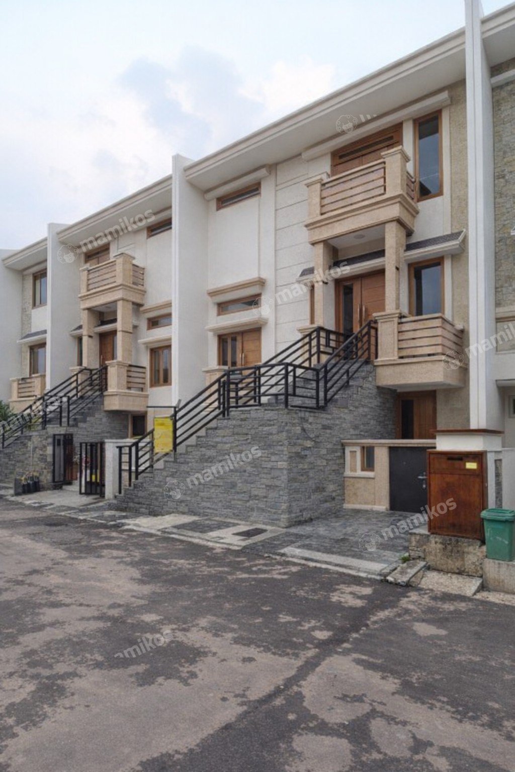Rumah Sertifikat SHM 6 Kamar Tidur 4 Kamar Mandi Green garden Jakarta Barat - Photo 2