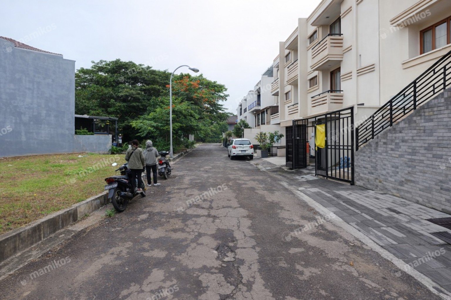 Rumah Sertifikat SHM 6 Kamar Tidur 4 Kamar Mandi Green garden Jakarta Barat - Photo 4