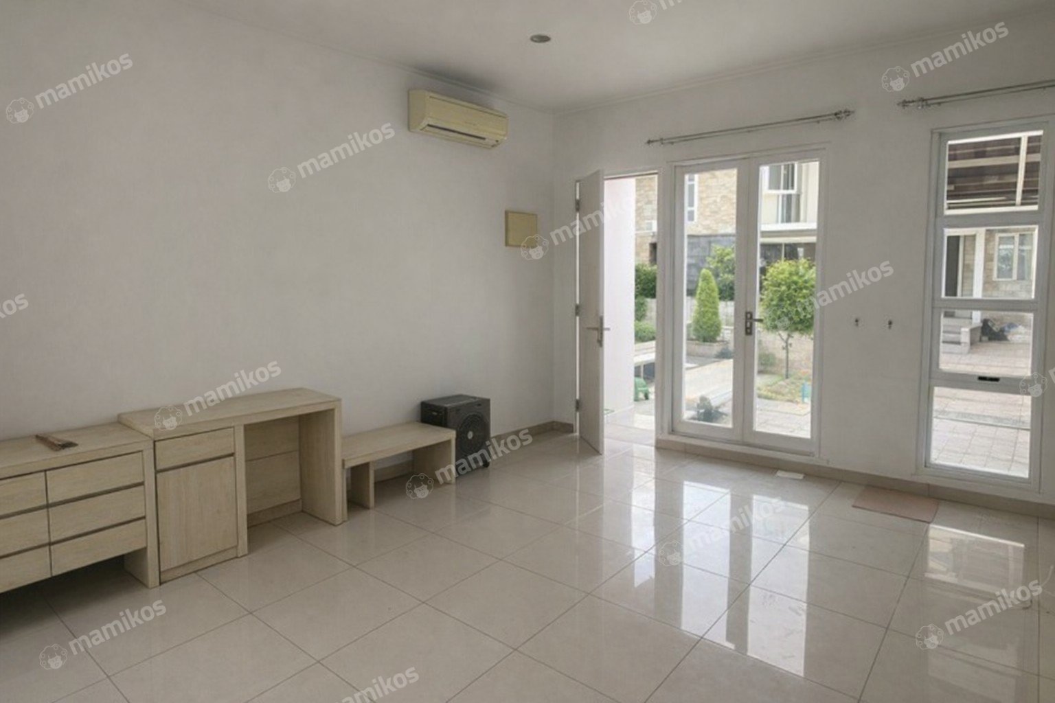 Rumah 3 Kamar Tidur 2 Kamar Mandi 2 Lantai Green Lake City Jakarta Barat