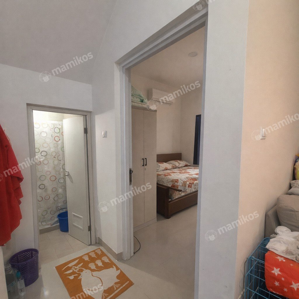 Rumah Sertifikat SHM 4 Kamar Tidur 3 Kamar Mandi Taman Ratu Jakarta Barat - Photo 2