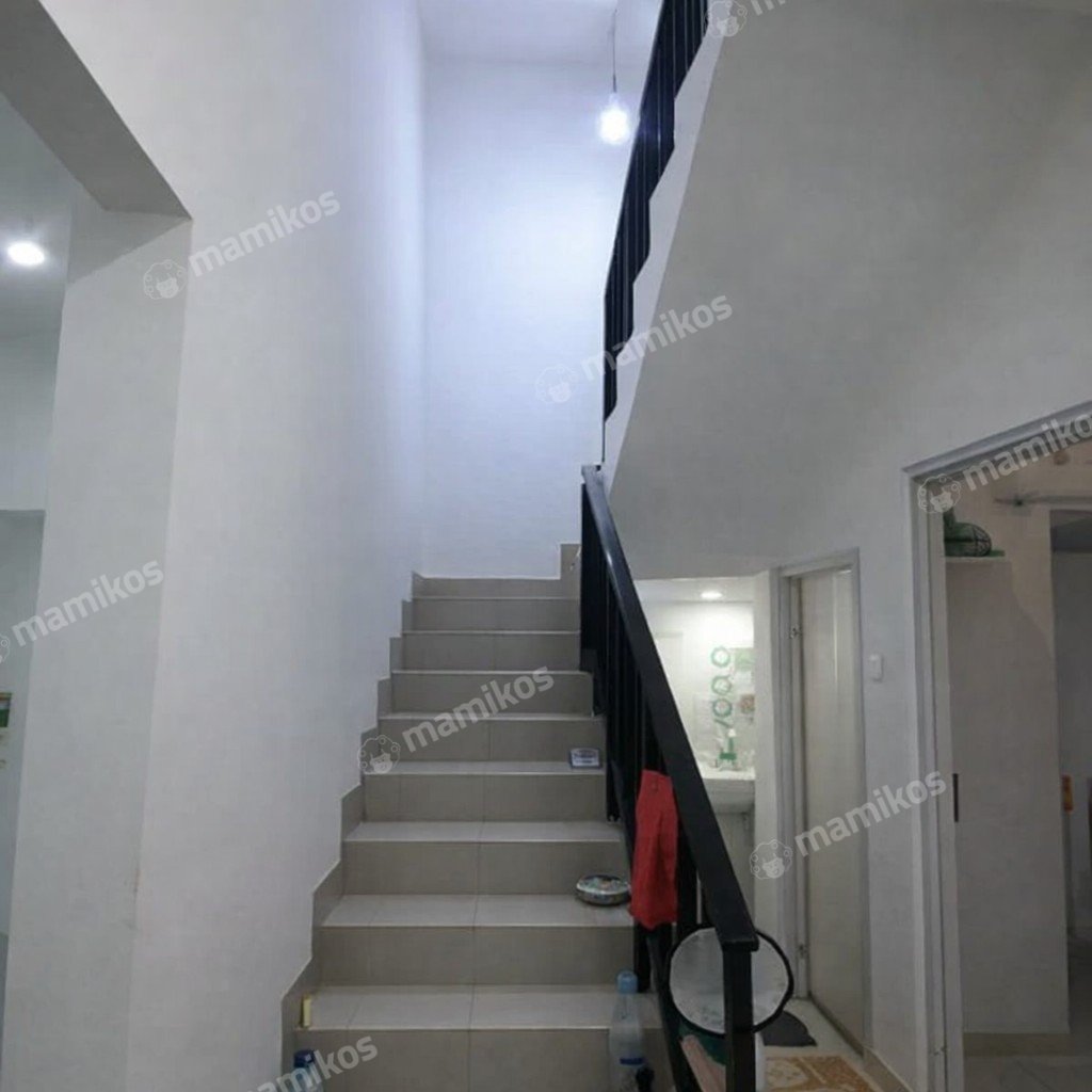 Rumah Sertifikat SHM 4 Kamar Tidur 3 Kamar Mandi Taman Ratu Jakarta Barat - Photo 5