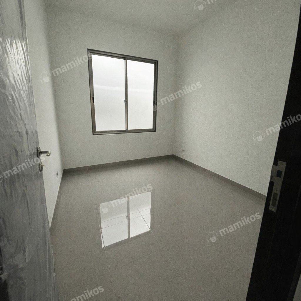 Rumah Sertifikat HGB 3 Kamar Tidur 3 Kamar Mandi Pantai Indah Kapuk 2 Jakarta Utara - Photo 3