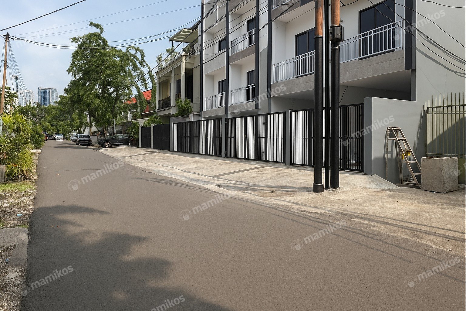 Rumah Sertifikat SHM 5 Kamar Tidur 4 Kamar Mandi Tanjung Duren Jakarta Barat