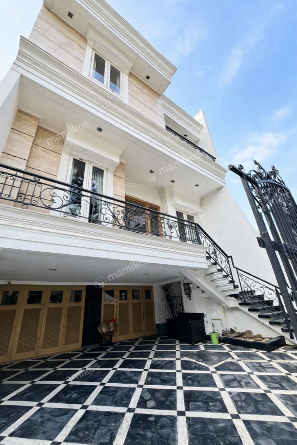 Rumah 4 Kamar Tidur 4 Kamar Mandi 3 Lantai Pantai Indah Kapuk Jakarta Utara - Photo 2