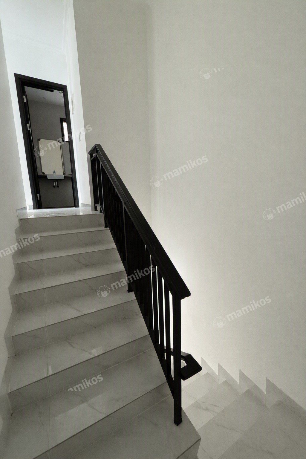 Rumah Sertifikat SHM 3 Kamar Tidur 3 Kamar Mandi Pantai Indah Kapuk 2 Jakarta Utara - Photo 5