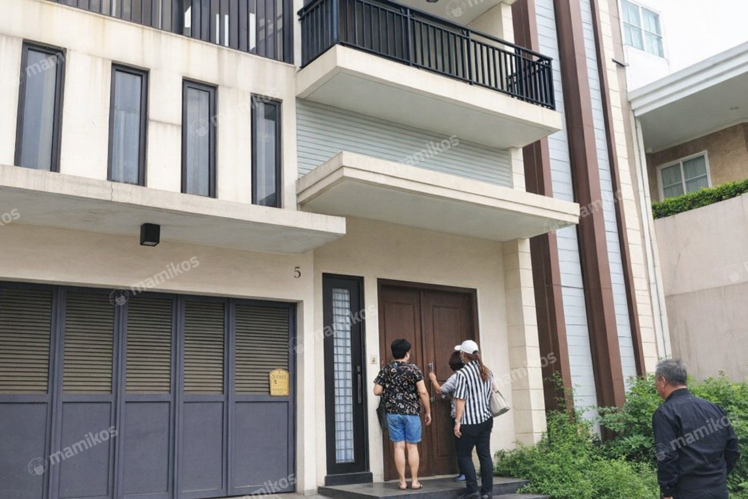 Rumah Sertifikat SHM 5 Kamar Tidur 5 Kamar Mandi Green garden Jakarta Barat