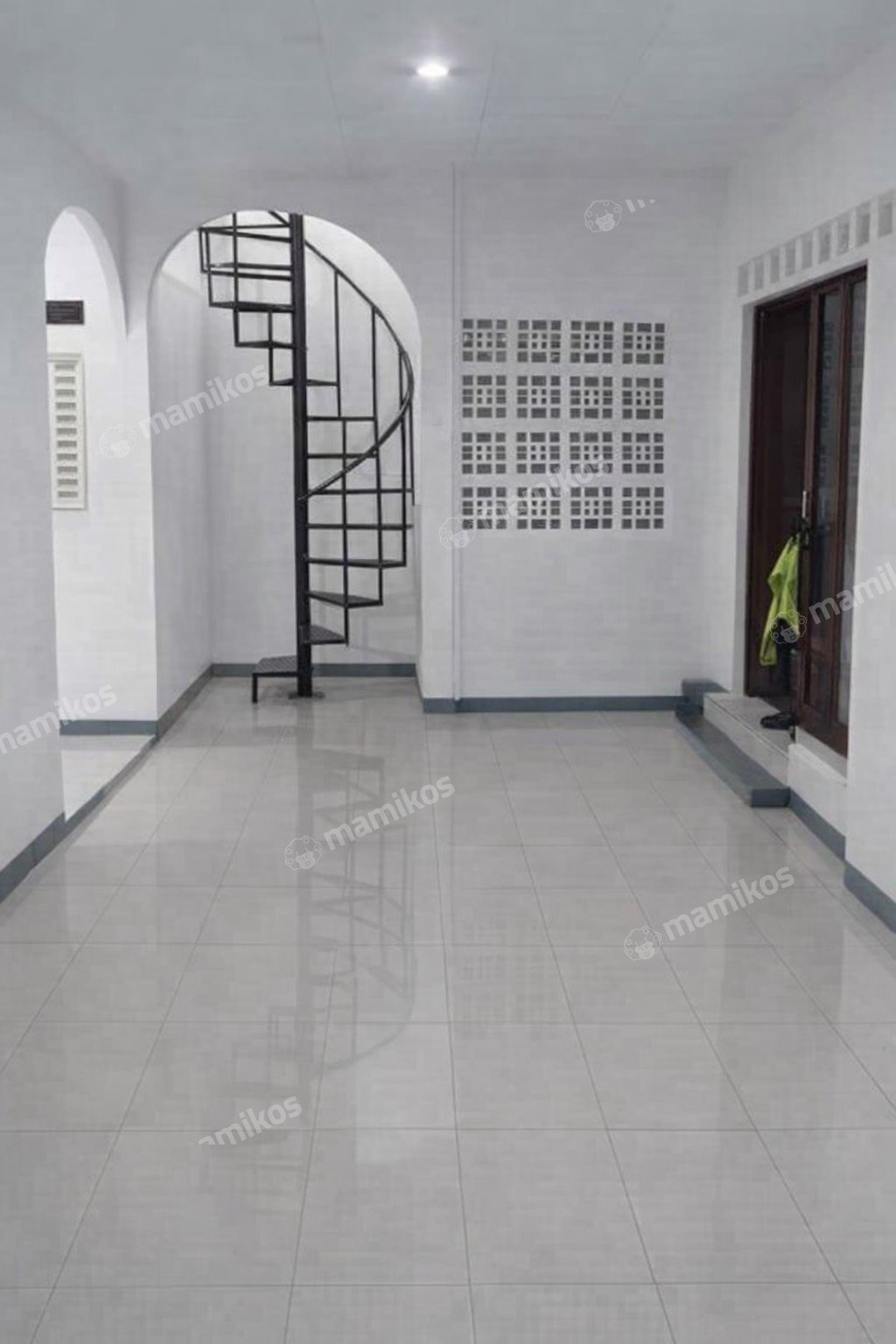 Rumah Sertifikat SHM 9 Kamar Tidur 3 Kamar Mandi Kebayoran Baru Jakarta Selatan - Photo 2