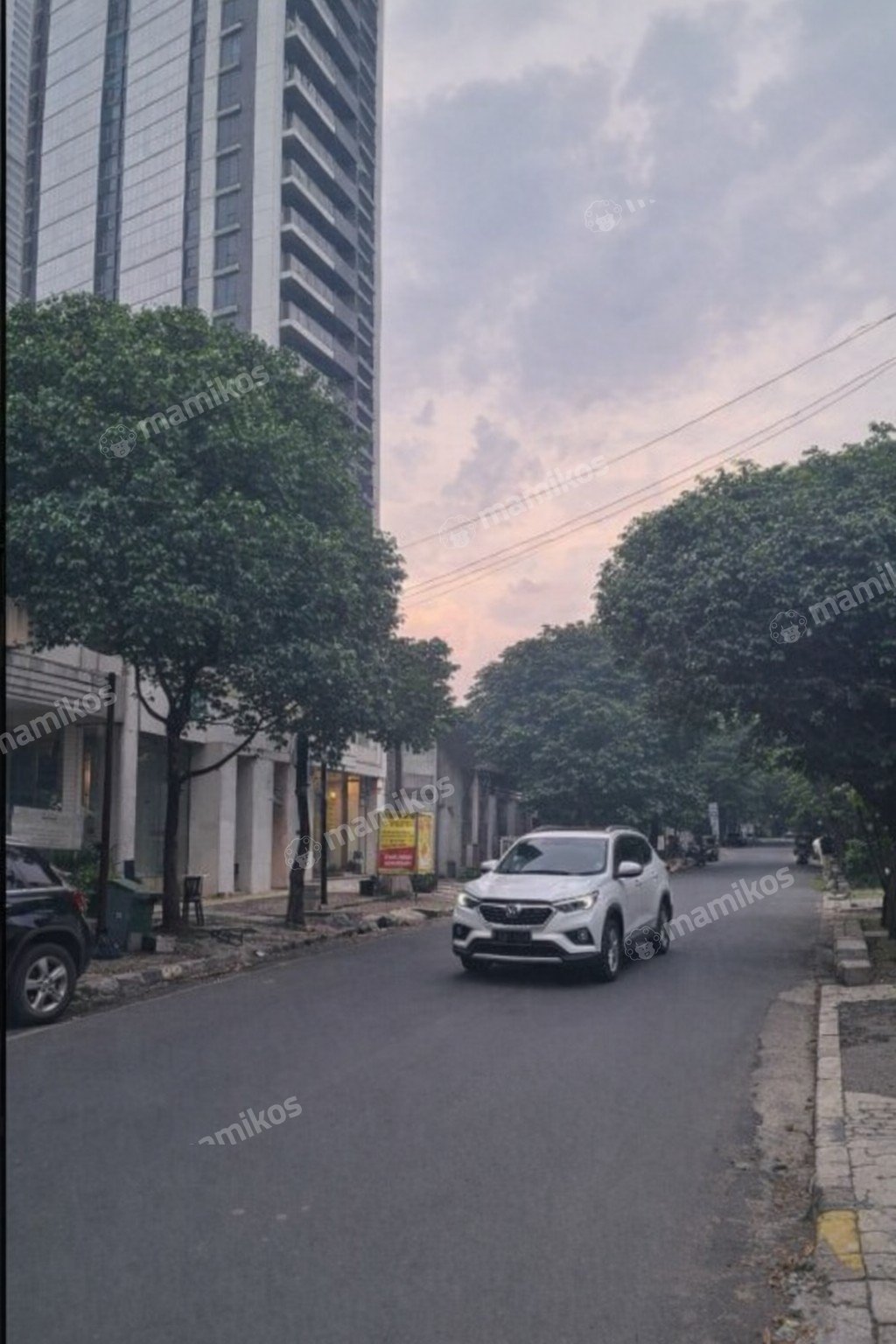 Rumah Sertifikat SHM 4 Kamar Tidur 4 Kamar Mandi Supomo Jakarta Selatan - Photo 2