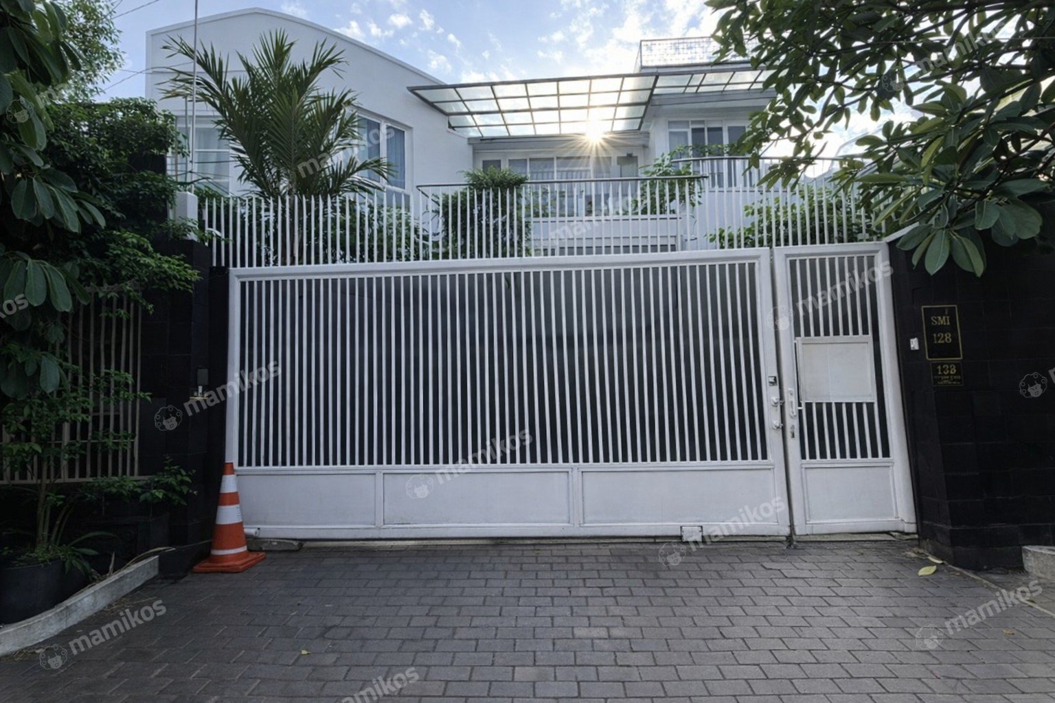 Rumah Sertifikat SHM 9 Kamar Tidur 8 Kamar Mandi Pondok Indah Jakarta Selatan