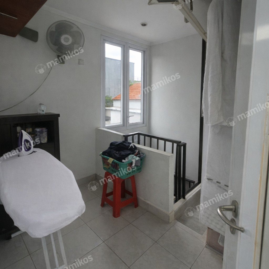 Rumah Sertifikat SHM 4 Kamar Tidur 2 Kamar Mandi Cilandak Jakarta Selatan - Photo 2