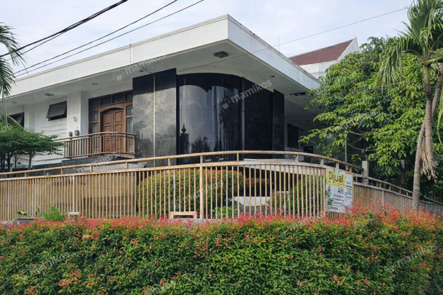 Rumah Sertifikat SHM 5 Kamar Tidur 5 Kamar Mandi Green garden Jakarta Barat