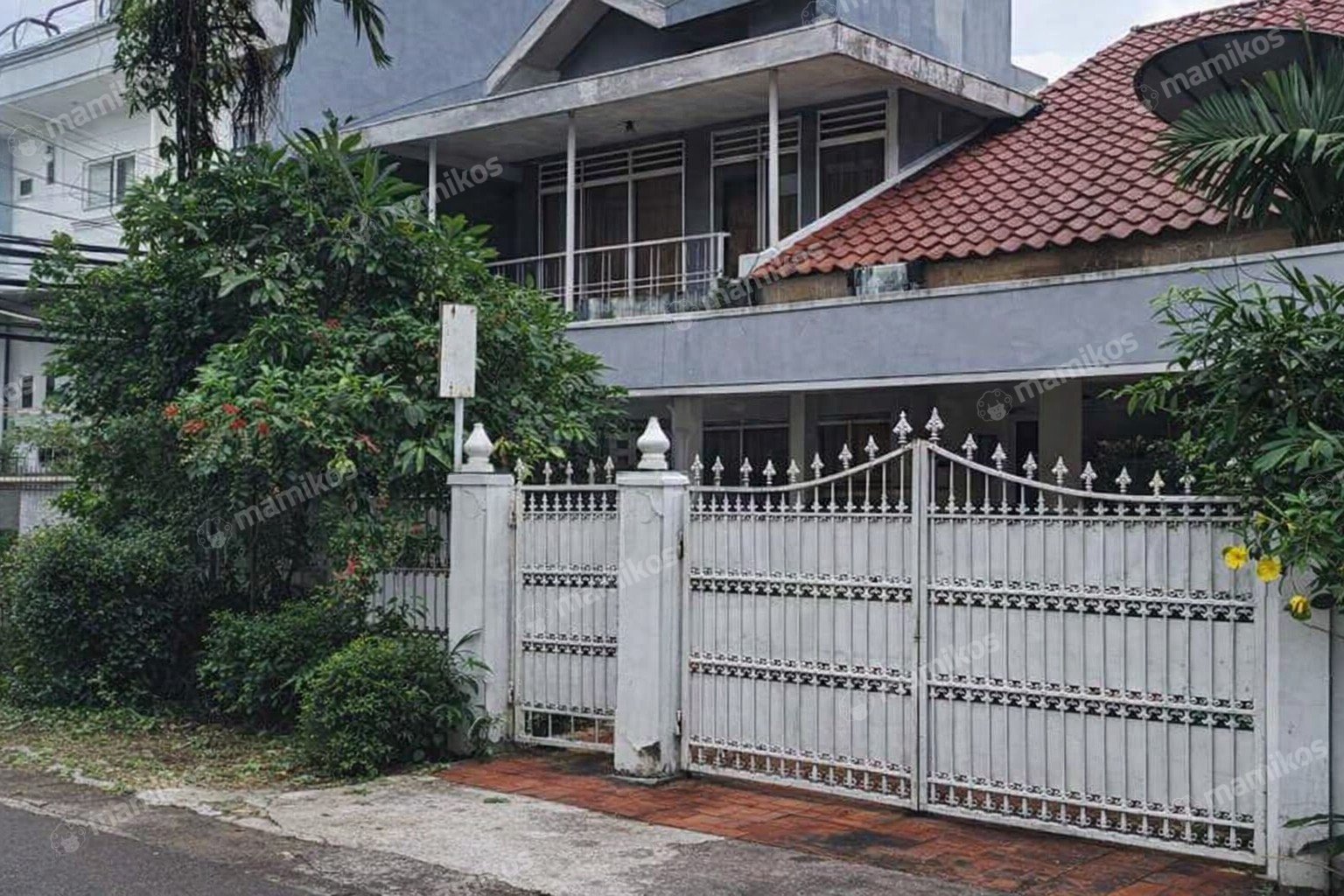Rumah Sertifikat SHM 8 Kamar Tidur 5 Kamar Mandi Kebayoran Baru Jakarta Selatan