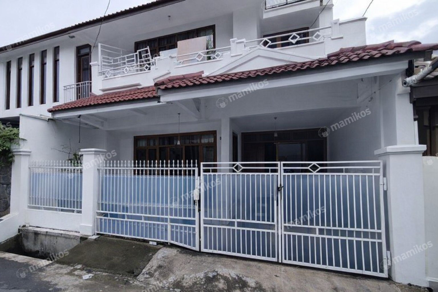 Rumah Sertifikat SHM 6 Kamar Tidur 4 Kamar Mandi Pulomas Jakarta Timur
