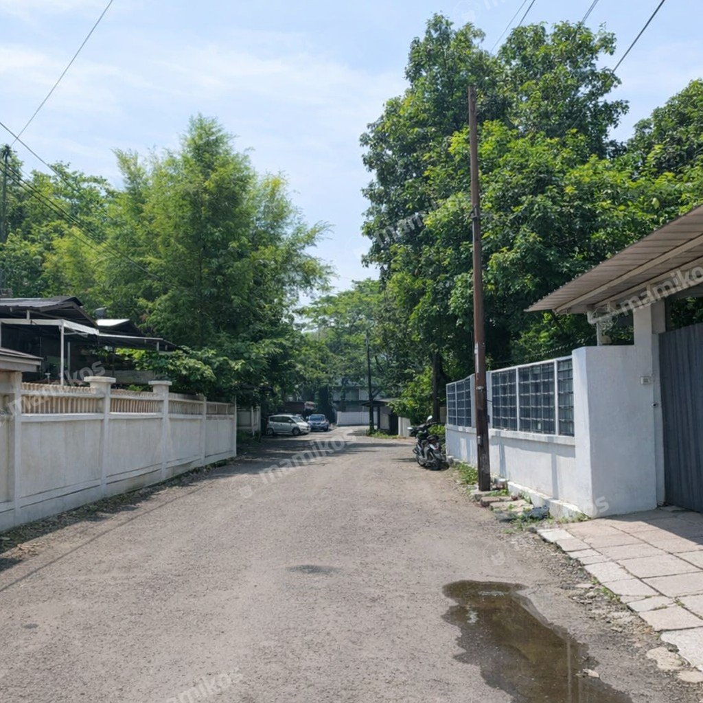 Rumah Sertifikat SHM 5 Kamar Tidur 5 Kamar Mandi Kebayoran Baru Jakarta Selatan - Photo 3