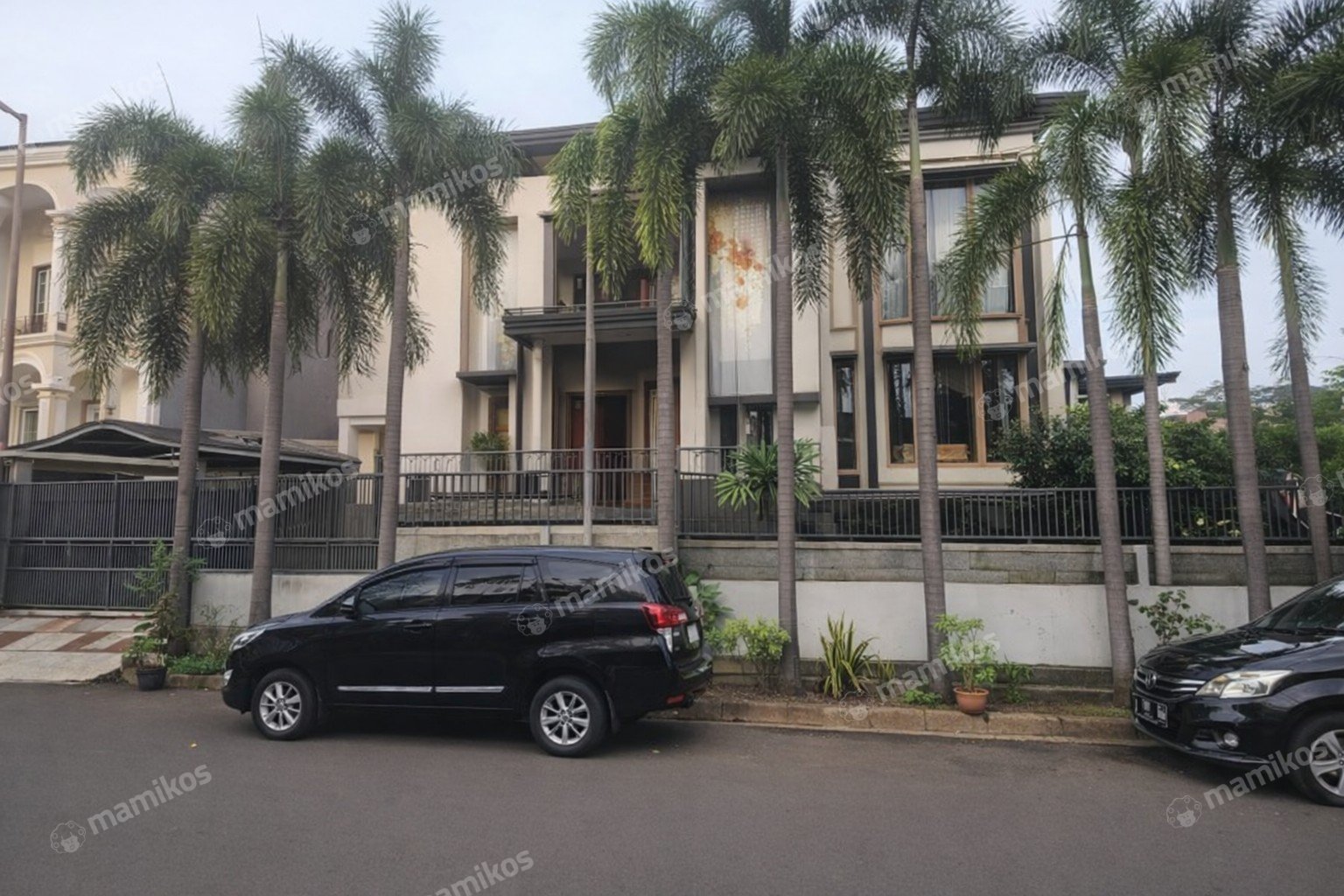 Rumah Sertifikat SHM 5 Kamar Tidur 7 Kamar Mandi Kelapa Gading Jakarta Utara