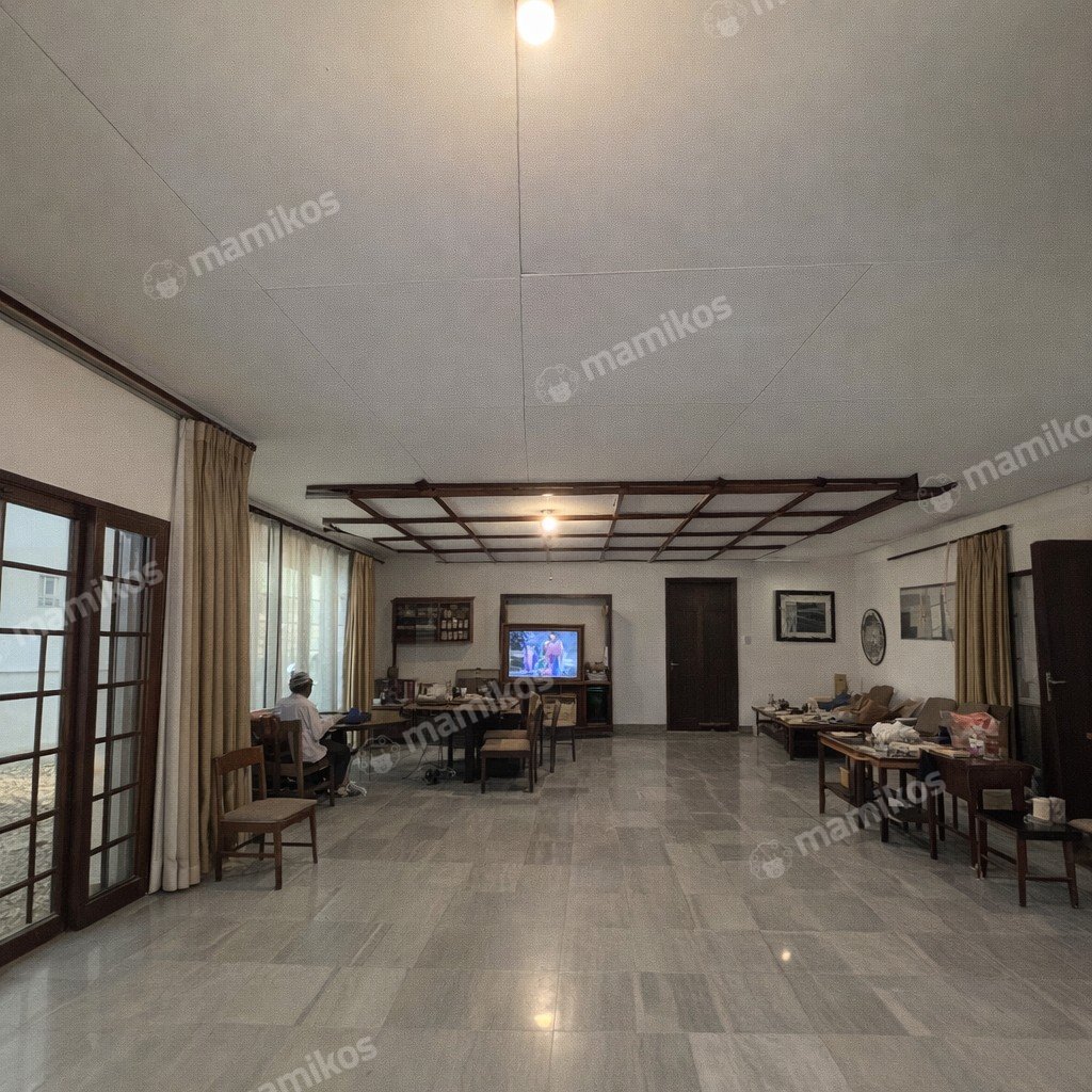 Rumah Sertifikat SHM 7 Kamar Tidur 5 Kamar Mandi Senopati Jakarta Selatan - Photo 2