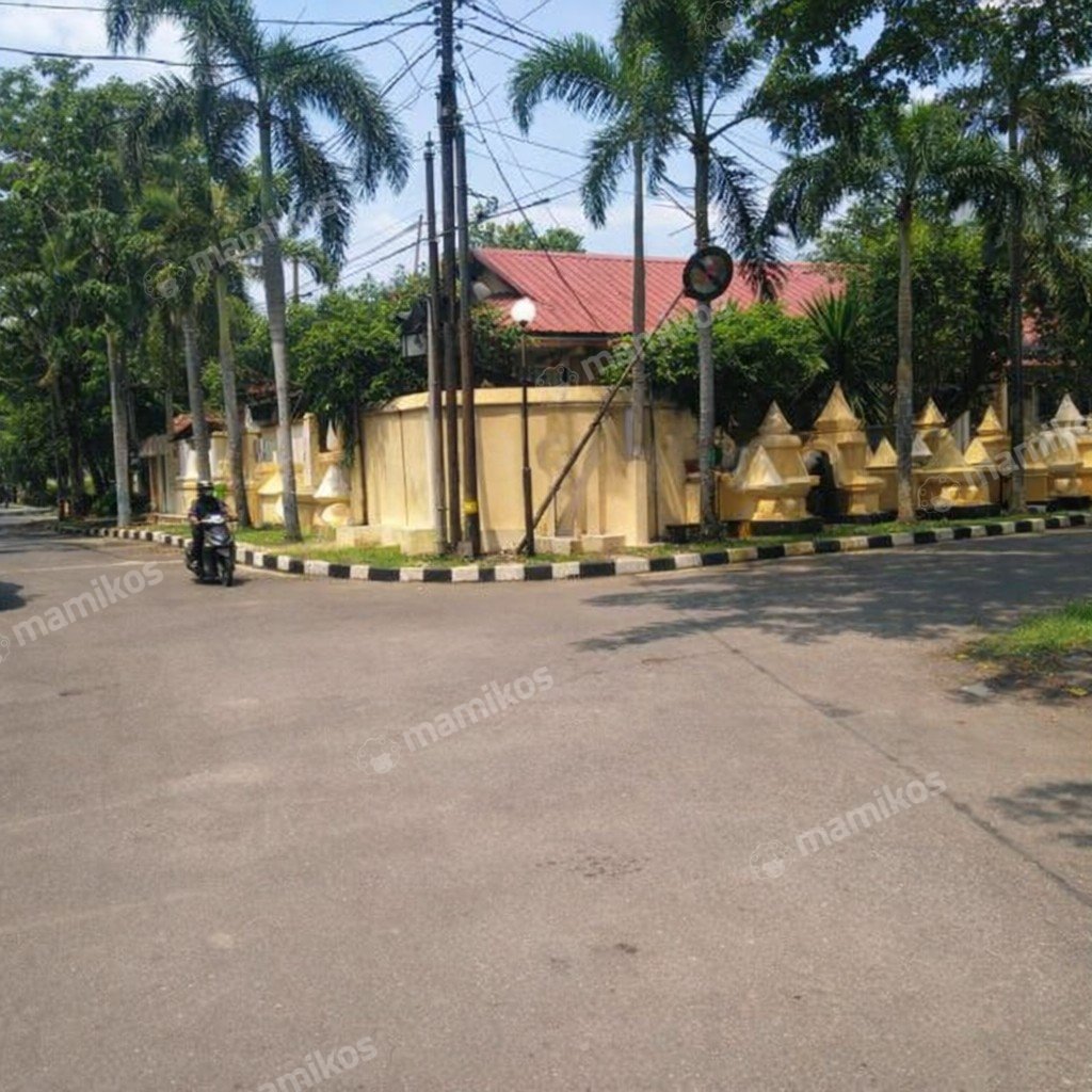 Rumah Sertifikat SHM 5 Kamar Tidur 5 Kamar Mandi Joglo Jakarta Barat - Photo 2