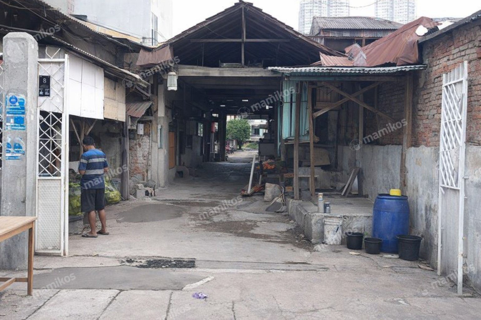 Rumah 5 Kamar Tidur 3 Kamar Mandi 2 Lantai Tambora Jakarta Barat