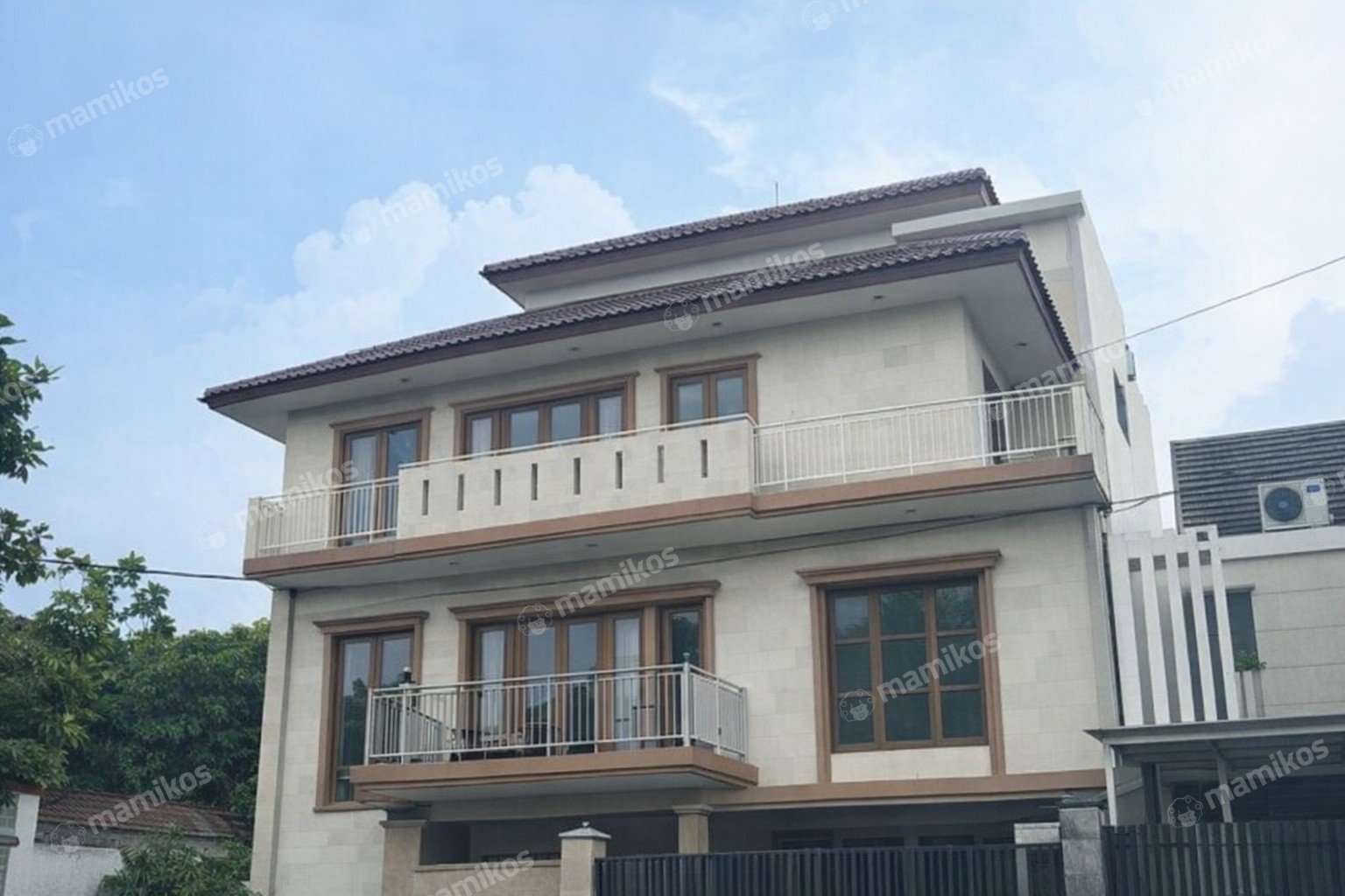 Rumah Sertifikat SHM 6 Kamar Tidur 4 Kamar Mandi Meruya Jakarta Barat