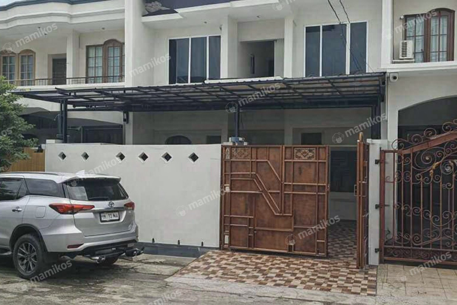 Rumah Sertifikat SHM 4 Kamar Tidur 3 Kamar Mandi Daan Mogot Jakarta Barat