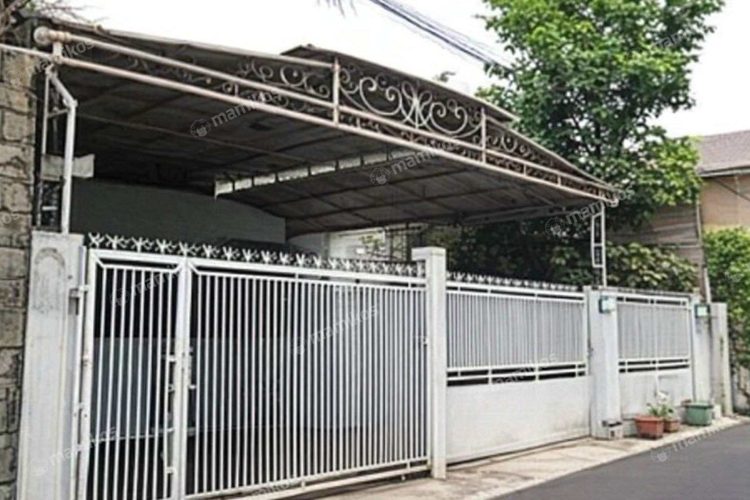 Rumah Sertifikat SHM 8 Kamar Tidur 7 Kamar Mandi Cawang Jakarta Timur