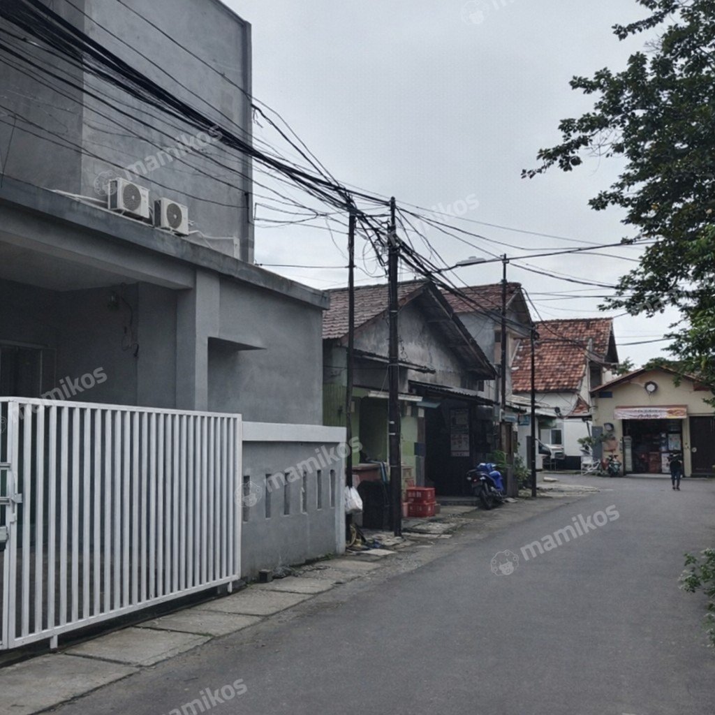 Rumah Sertifikat SHM 5 Kamar Tidur 3 Kamar Mandi Kembangan Jakarta Barat - Photo 2