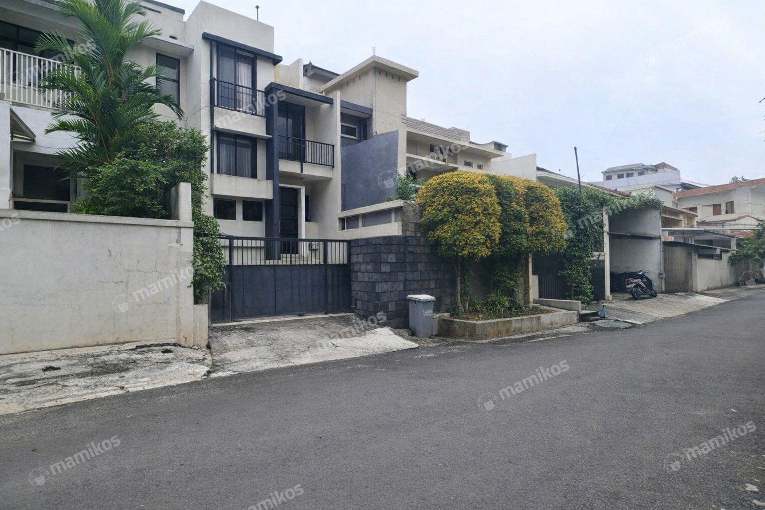 Rumah Sertifikat SHM 4 Kamar Tidur 3 Kamar Mandi Cilandak Jakarta Selatan - Photo 2